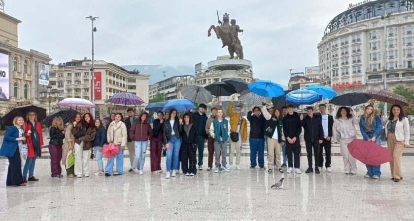 Учениците-учесници во проектот „BRAVE“ во посета на главниот град, Скопје